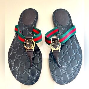 GUCCI Leather T-Strap sandals
